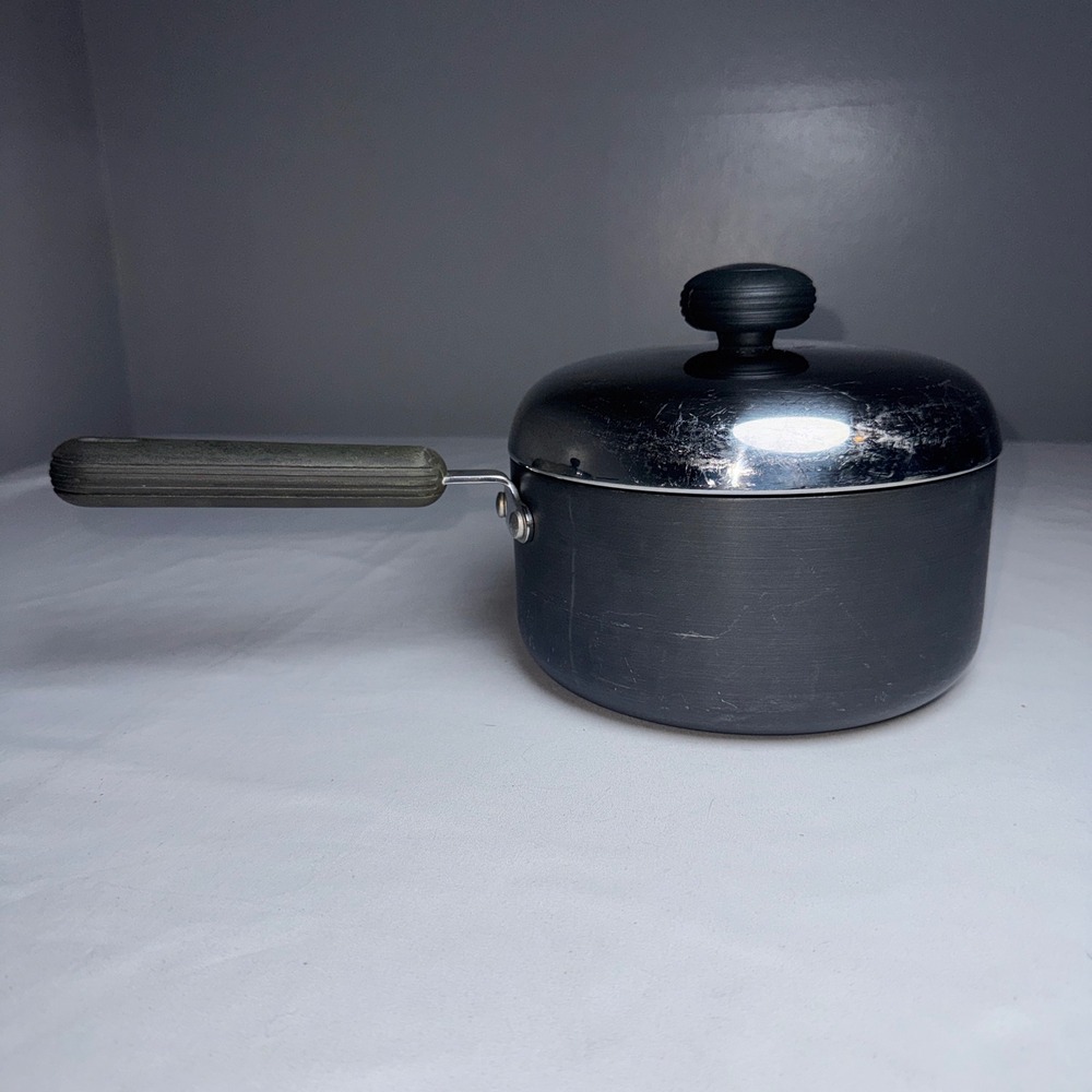 Circulon Hi-Low System Hard Anodized Saucepan with Lid Vintage Black 2 Quart